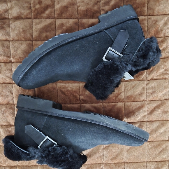 UGG Black Buckle Ankle Boots Shearling Lined Moto Style Size 7.5 - Picture 3 of 8
